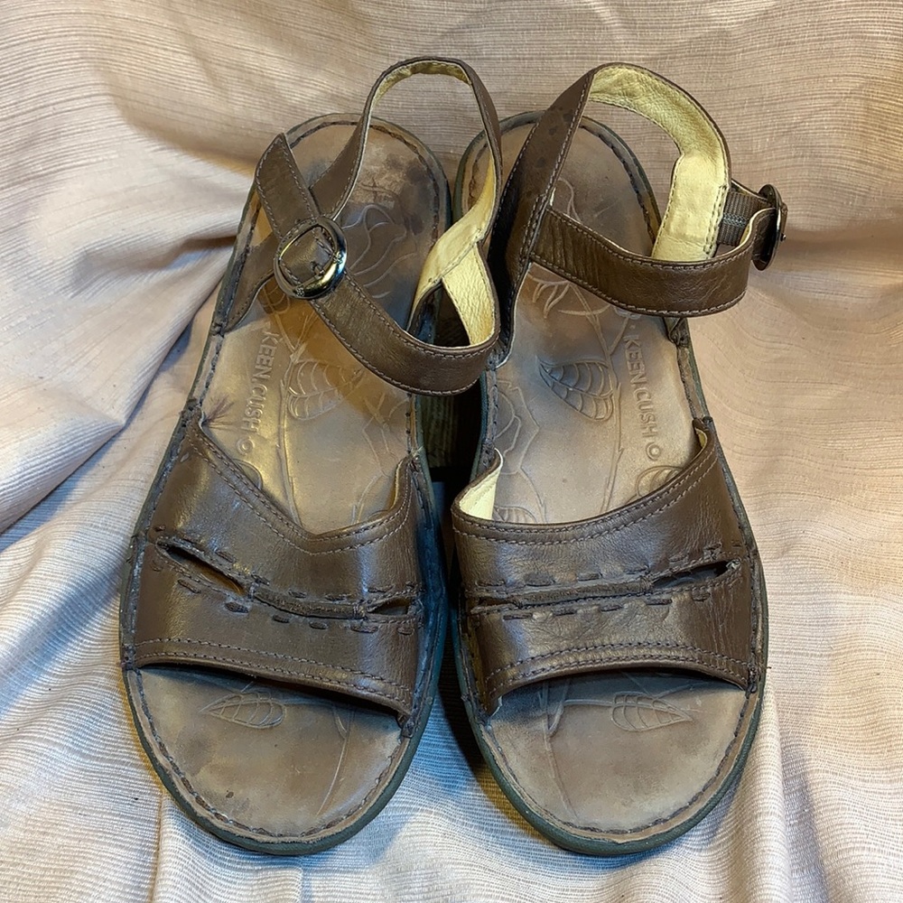 Keen almost NEW leather sandals w/Keen cush techno